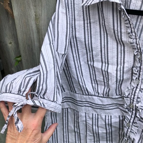 Pennington’s Striped Blouse - Picture 4 of 4